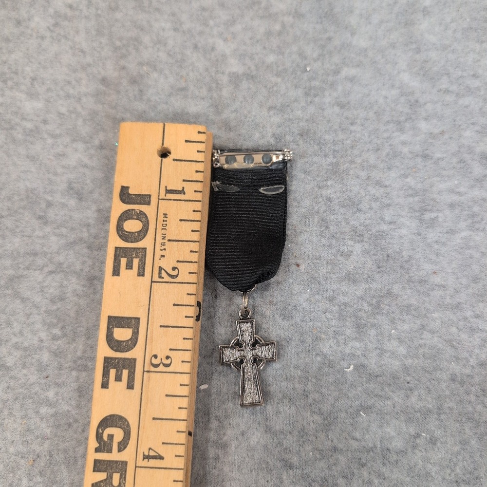 Celtic Cross Ribbon Pin Silver Tone Black Grosgrain Medal Mourning Jewelry - Picture 2 of 2